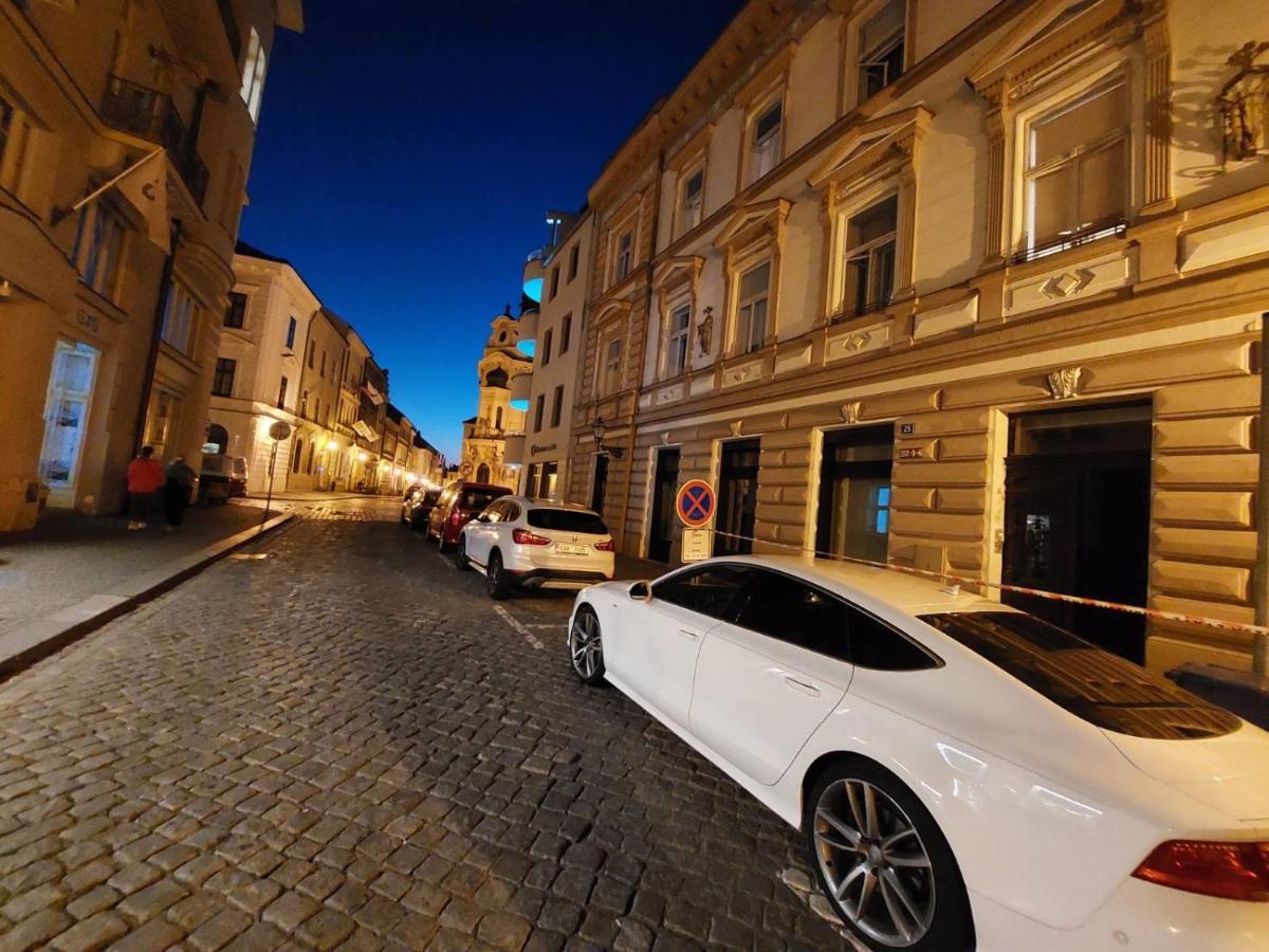 Byt 2+Kk Na Velkem Namesti Hradec Kralove Exterior foto