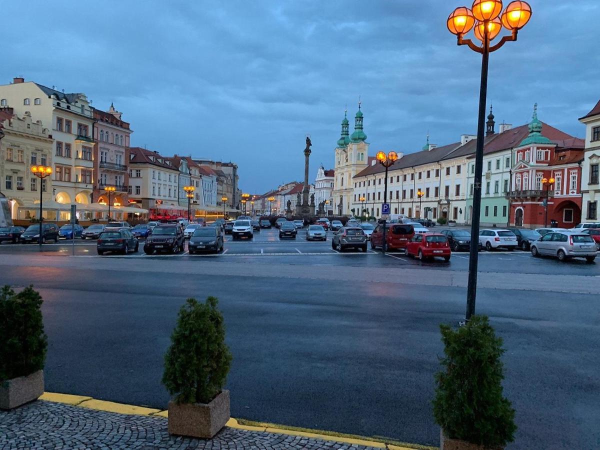 Byt 2+Kk Na Velkem Namesti Hradec Kralove Exterior foto